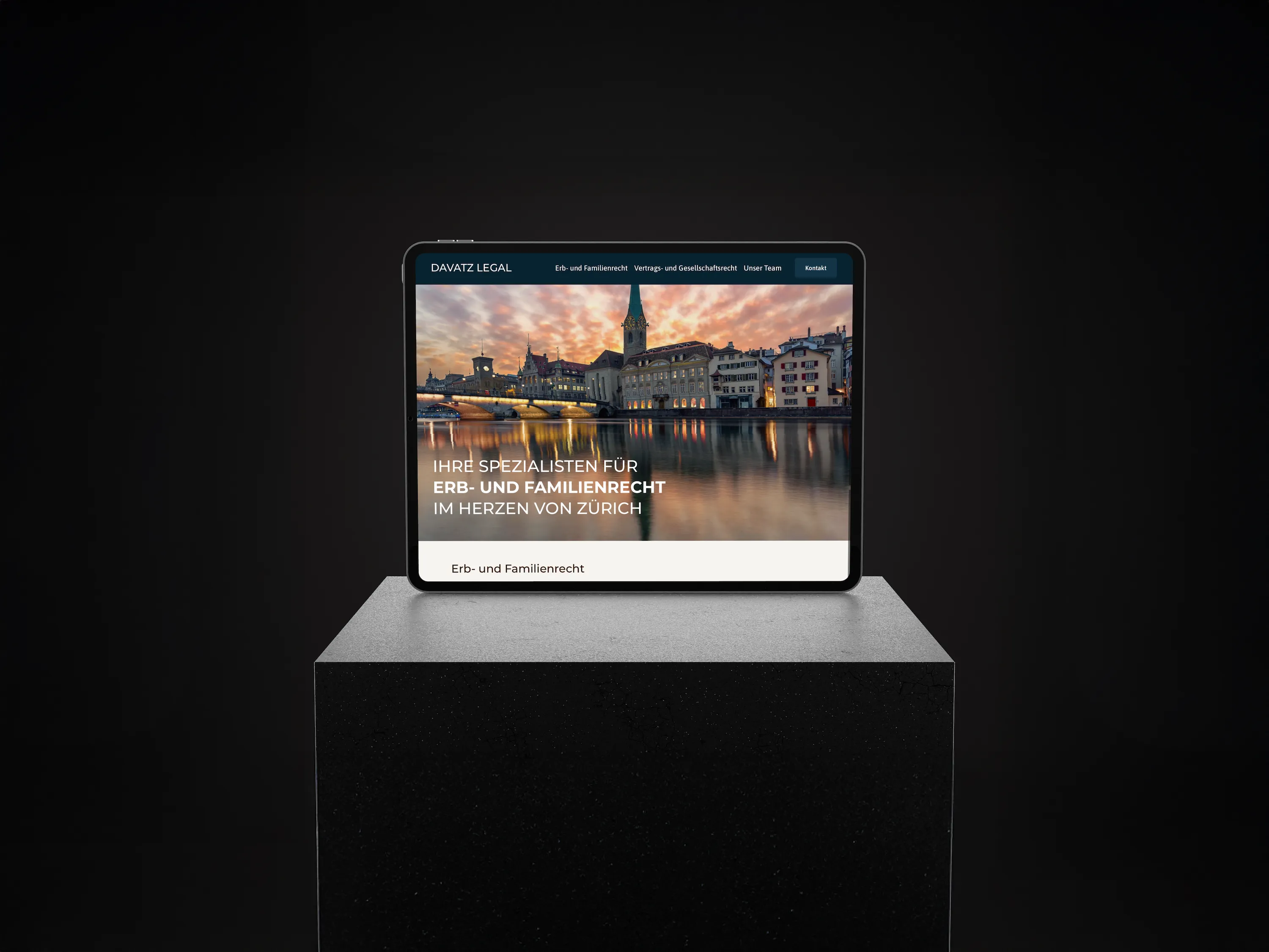 3D-Mockup der neuen Davatz Legal Webseite auf verschiedenen Geräten