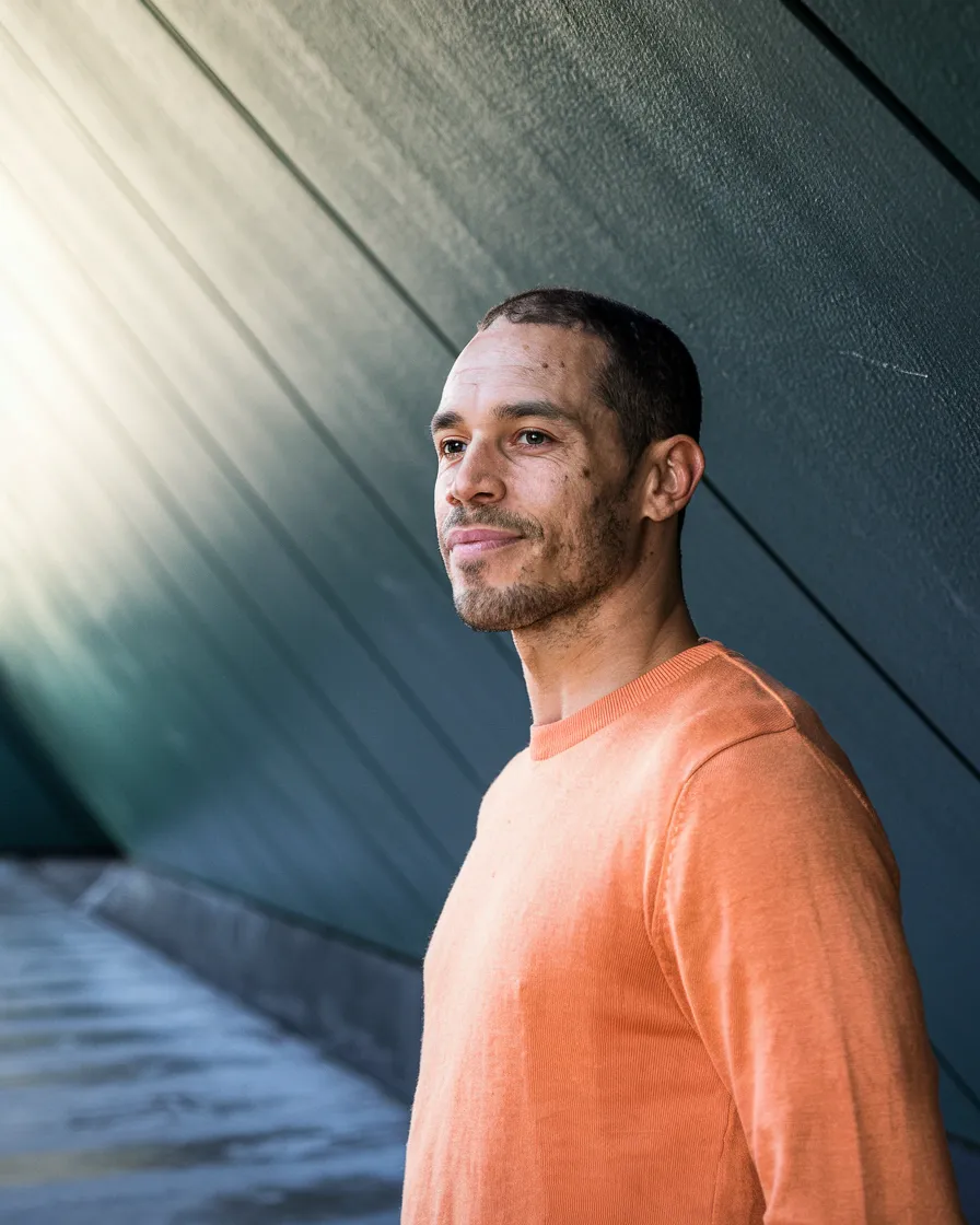 Retrato gerado por IA – representação autêntica de um ser humano