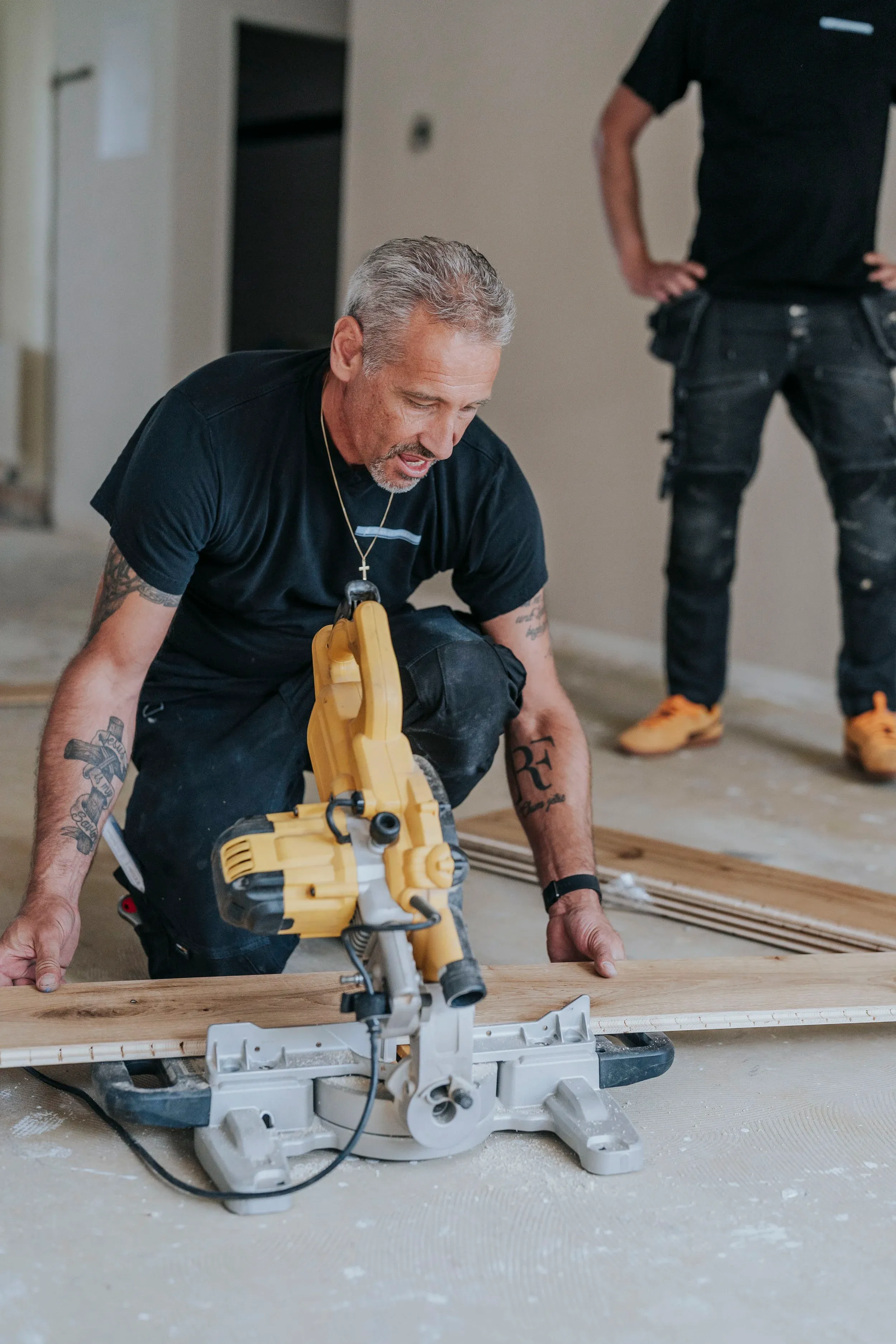 Roger Fenner beim Parkett sägen